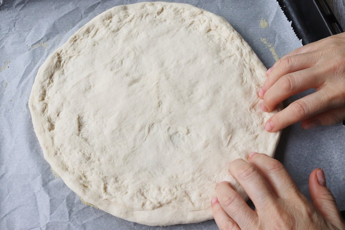 Abrimos la pizza con las manos