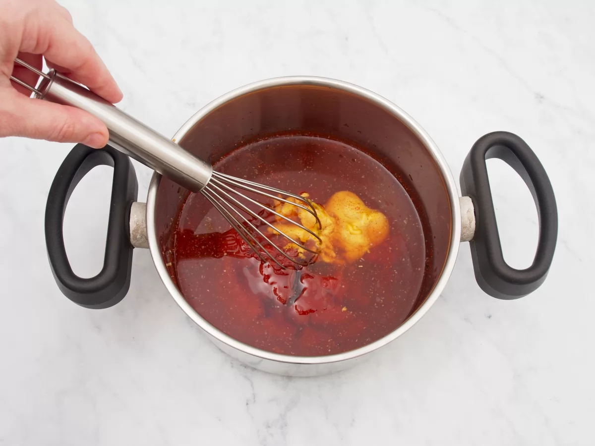 Salsa barbacoa casera 5 Adición de los demás ingredientes para la salsa barbacoa *