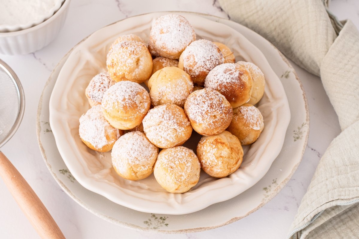 Aebleskiver en el plato