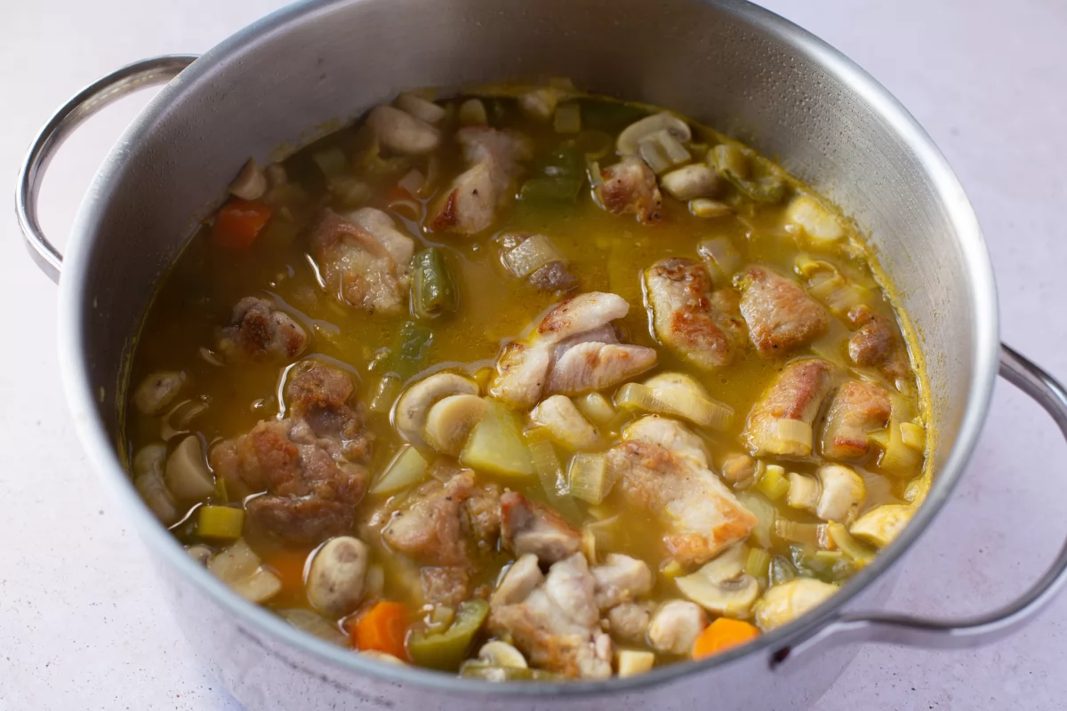 Agregamos el pavo a la olla *