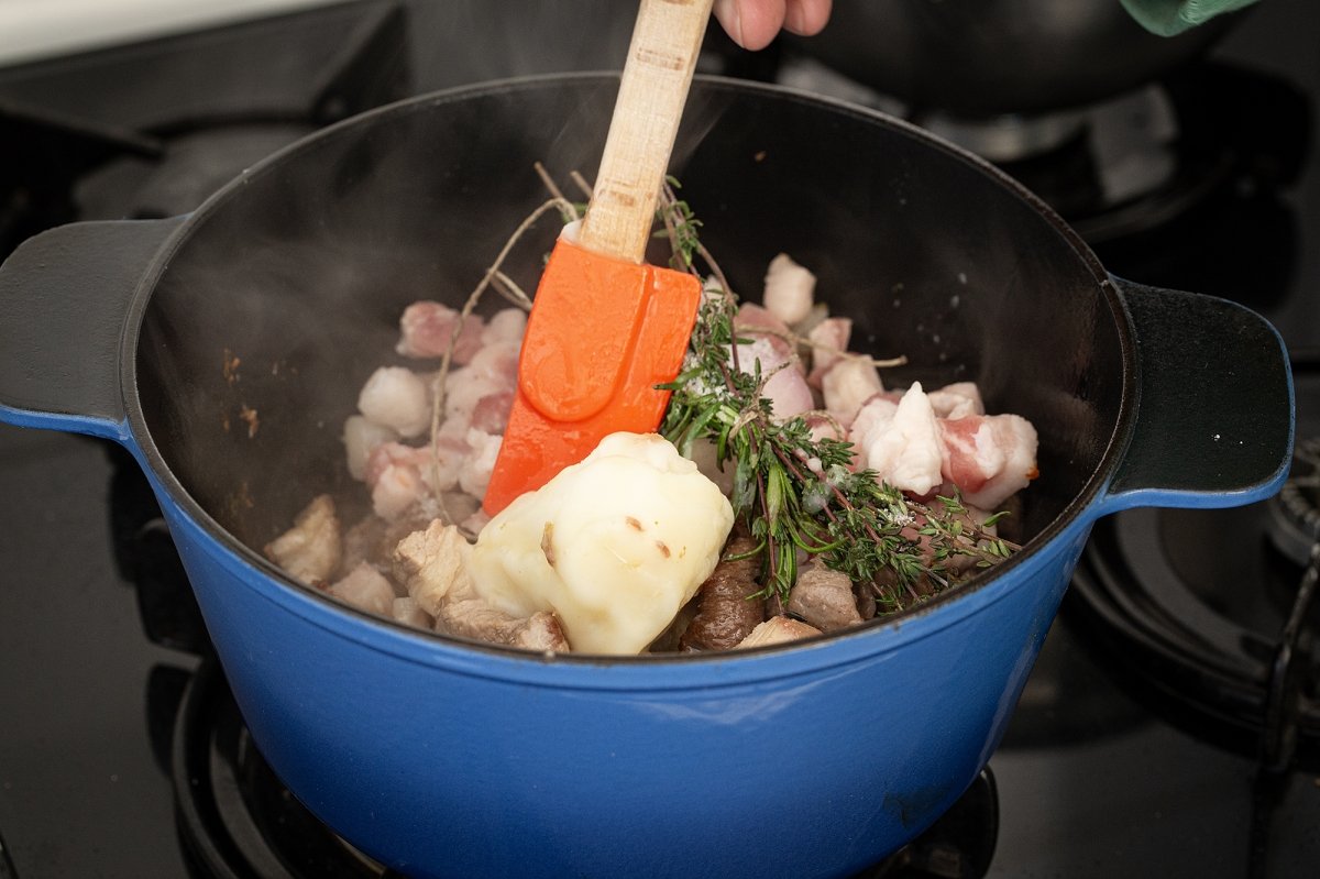 Agregamos la manteca de cerdo a la rillete