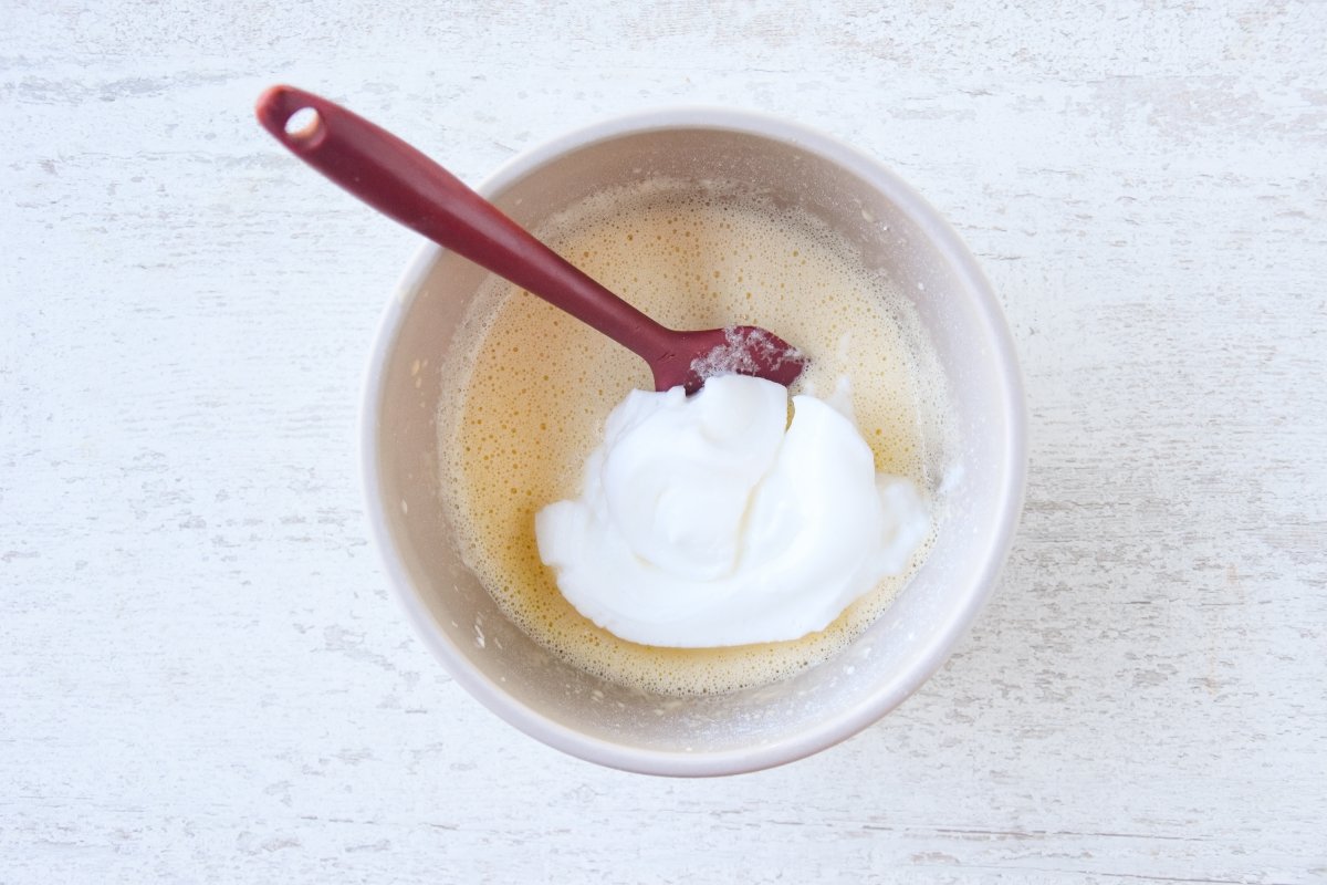 Agregamos las claras montadas