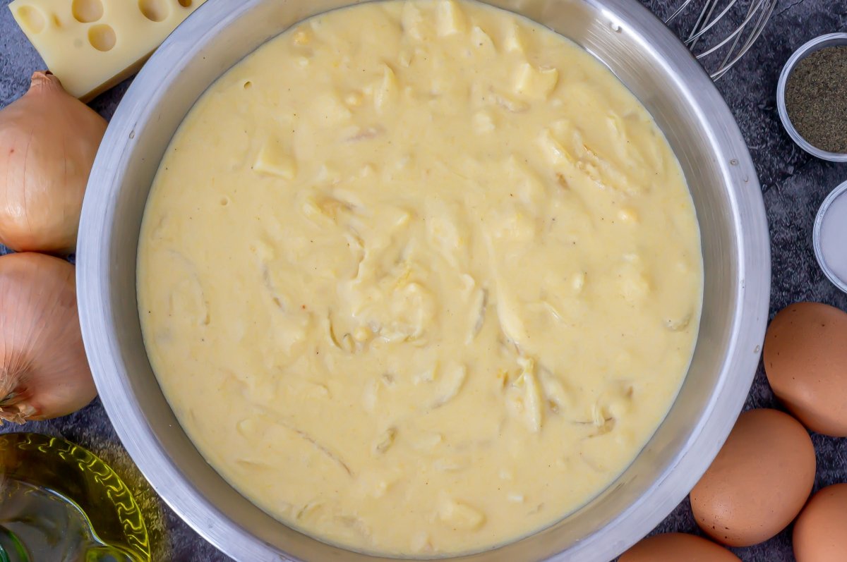 Agregar la mantequilla a la sopa paraguaya