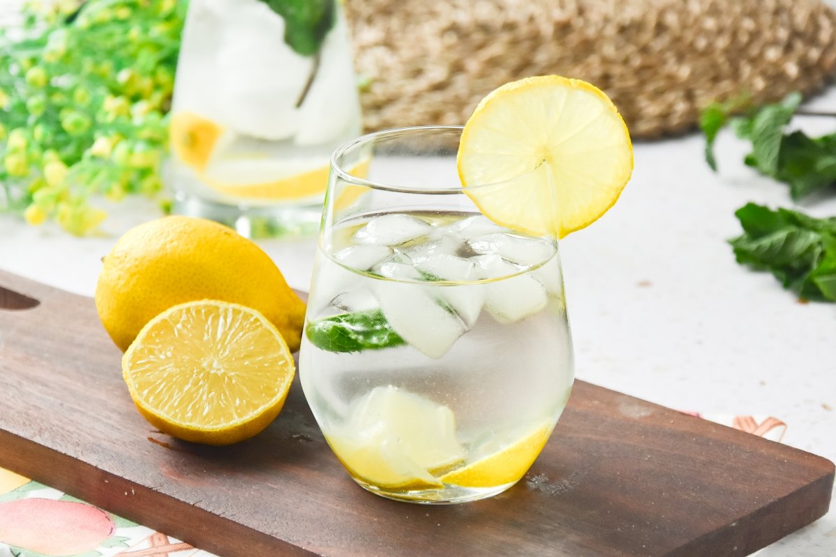 Agua de limón casera