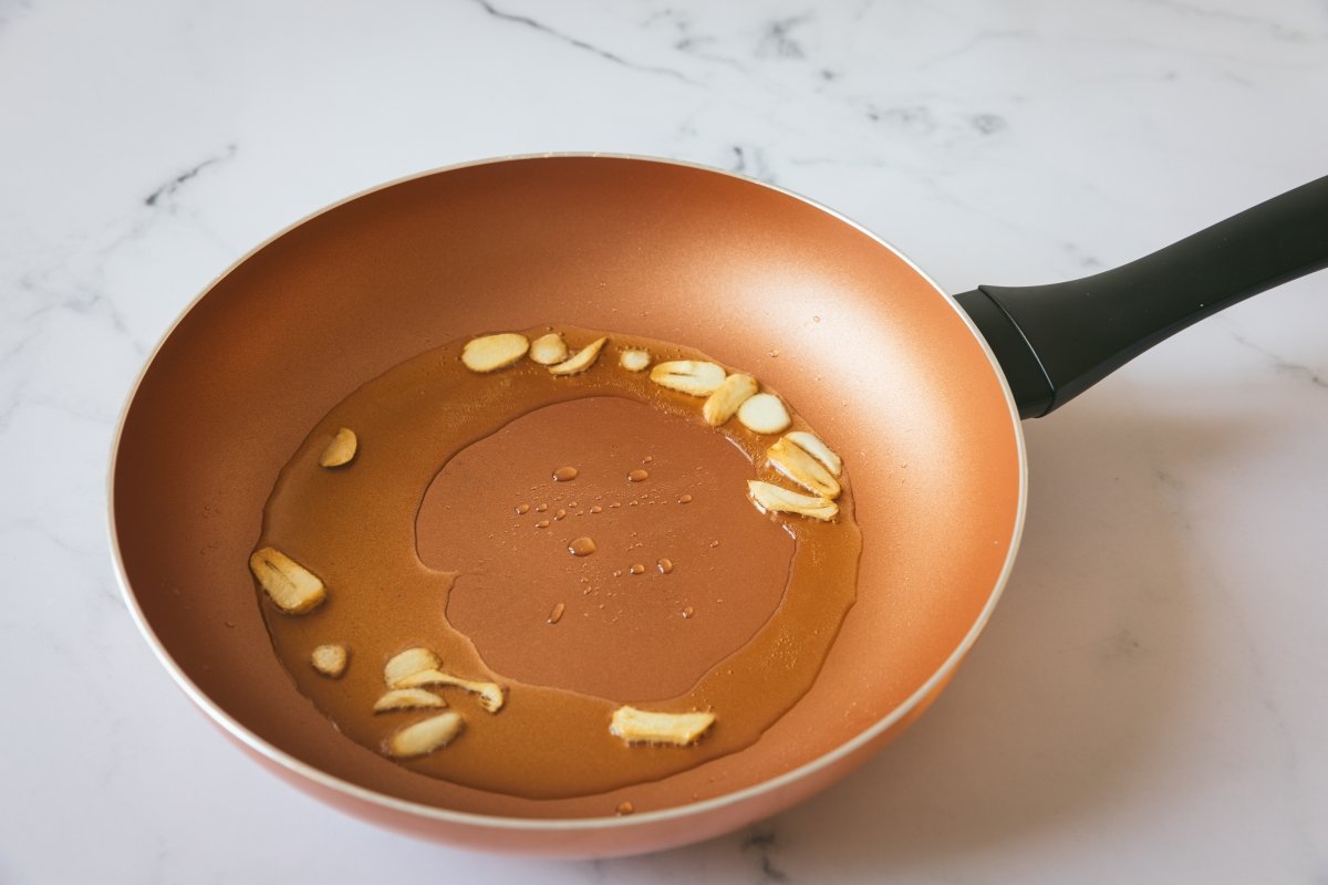 Ajo dorado para pasta de lentejas