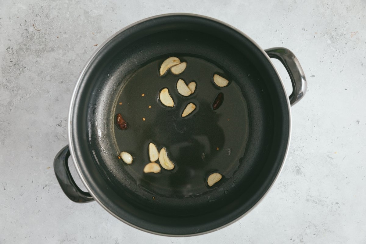 Ajos dorados para los spaghetti alle vongole