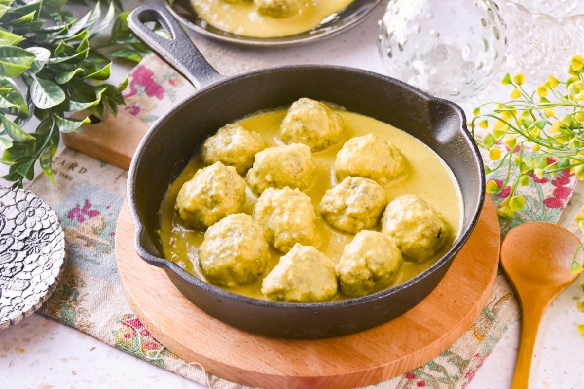 Albóndigas al curry listas para comer