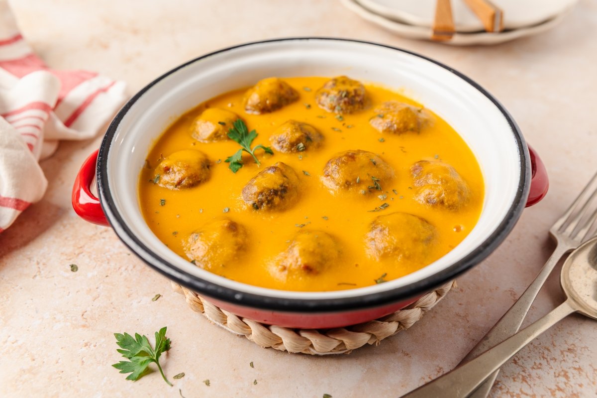 Albóndigas en salsa en Thermomix servidas