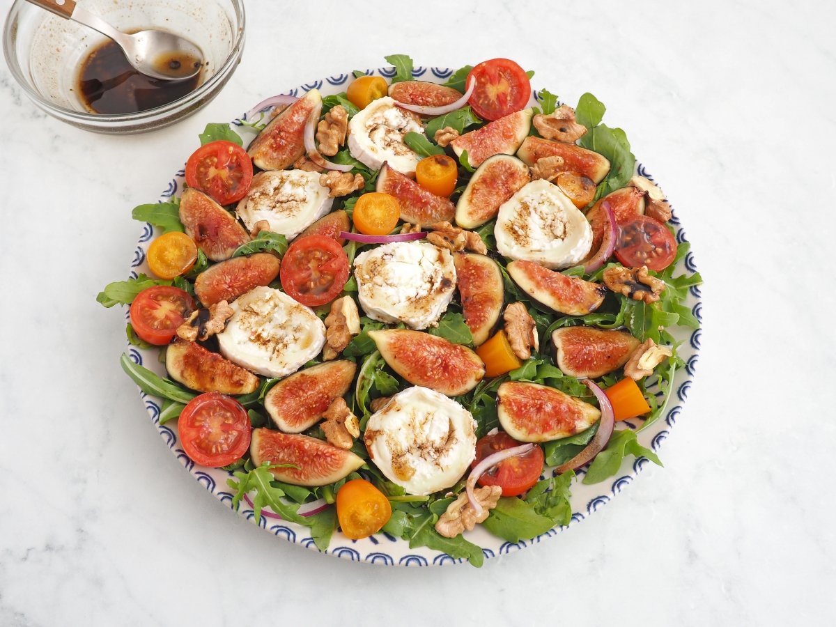 Aliñar la ensalada de higos