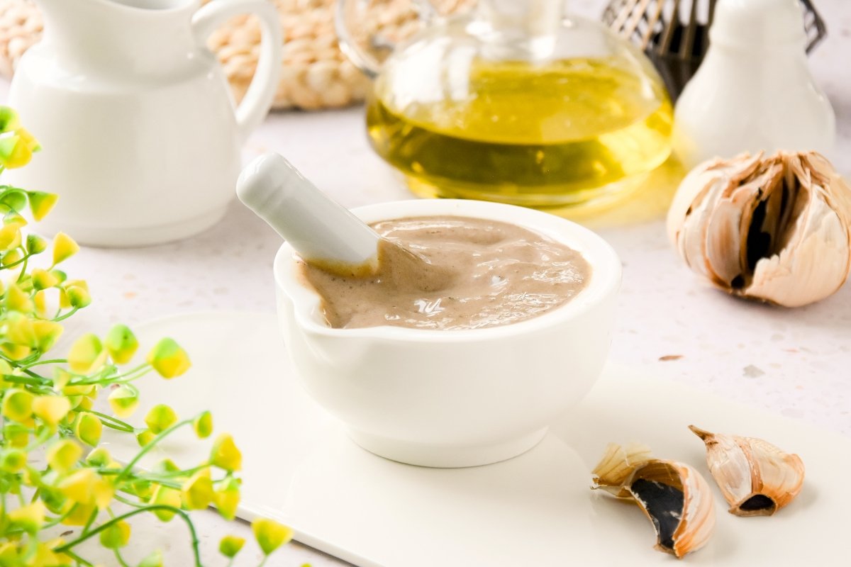 Alioli de ajo negro