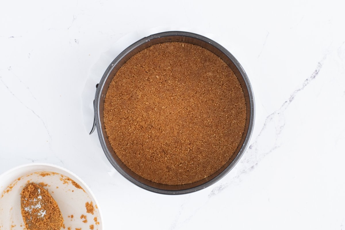 Alisamos la galleta de la tarta de leche merengada