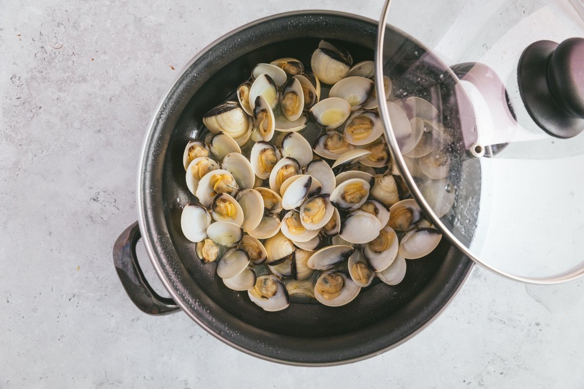 Almejas al vapor para los spaghetti alle vongole