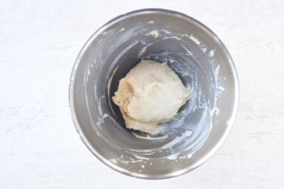 Amasamos la masa para los gofres