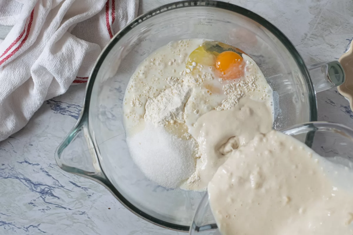 Amasamos los ingredientes de los donuts