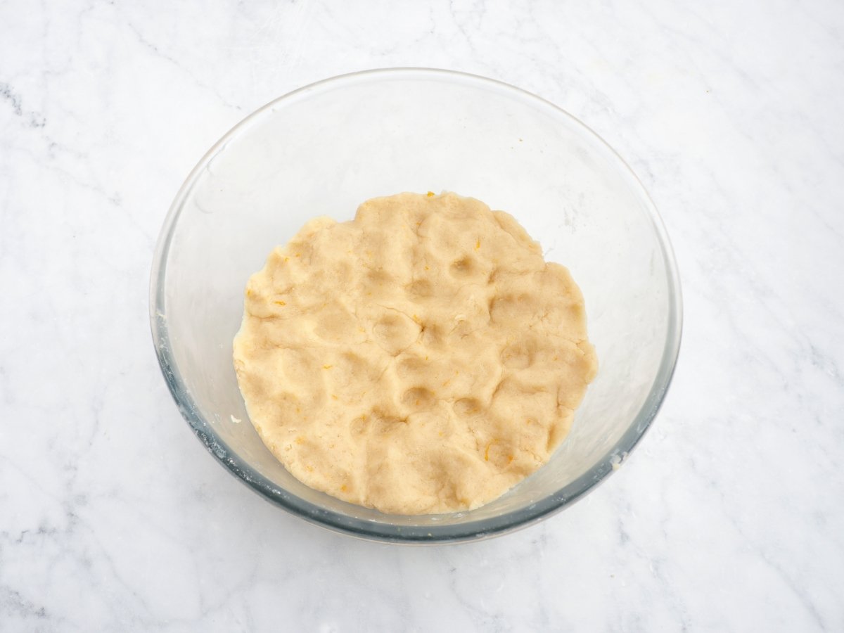 Amasar la masa de las hojaldrinas