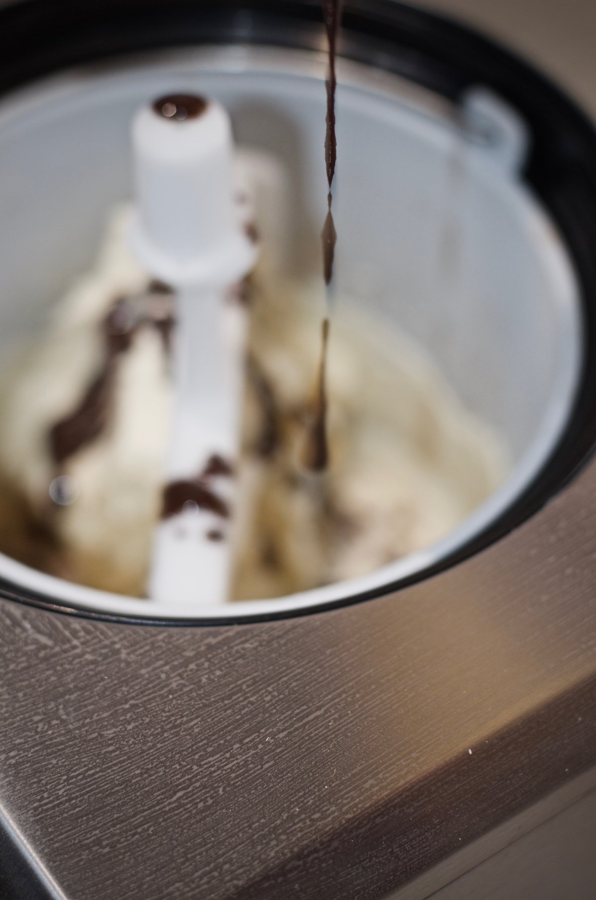 Adding chocolate threads to ice cream