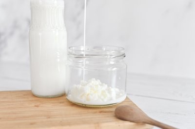 Kéfir de leche: qué es, beneficios, propiedades y contraindicaciones