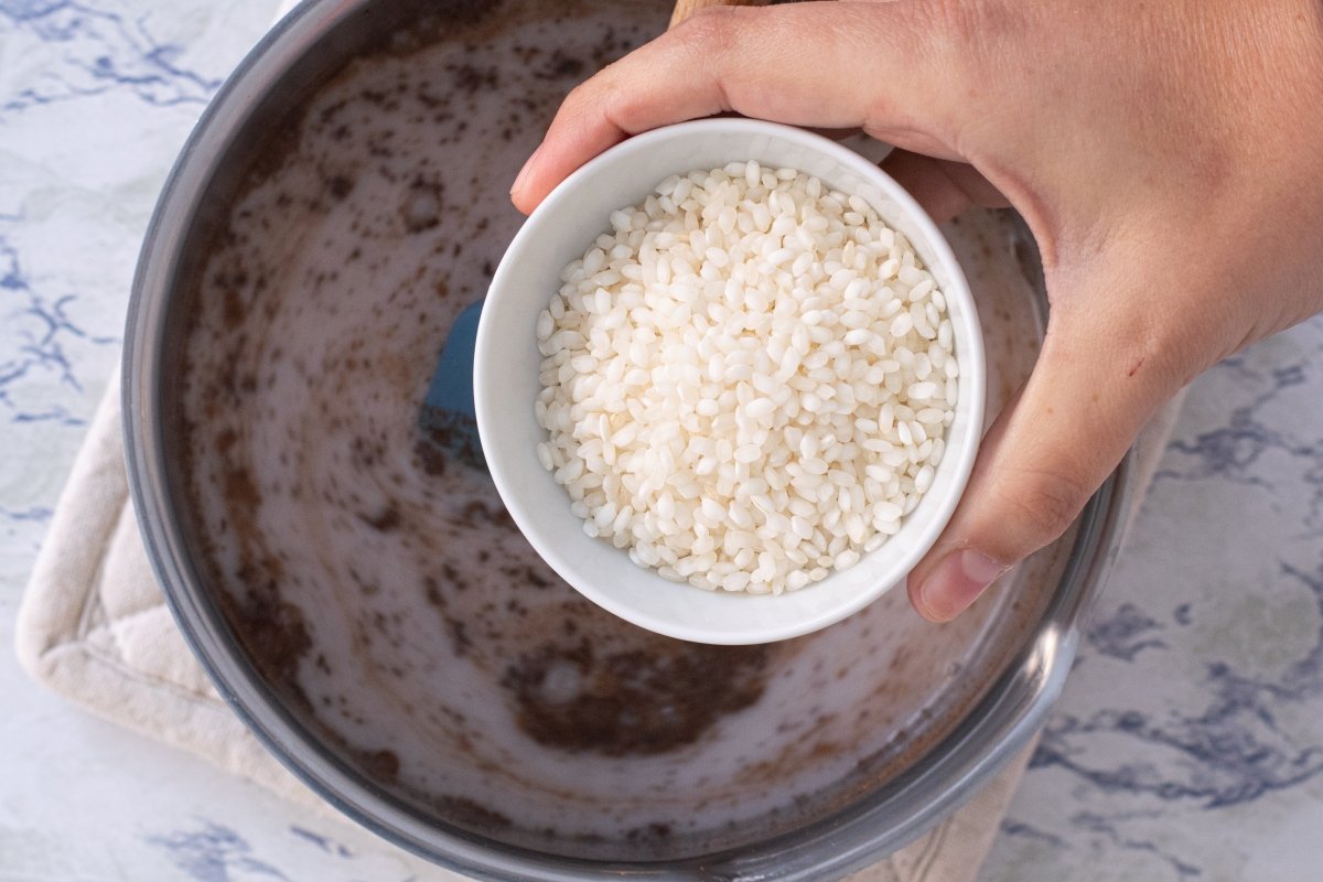 Añadimos el arroz del arroz con leche vegano