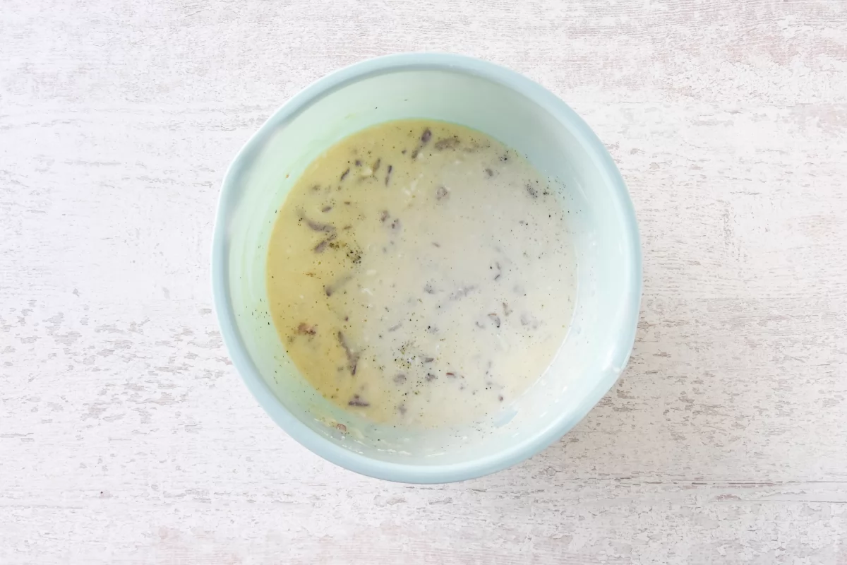 Aprende a preparar una irresistible quiche de bacon y queso que le gusta a niños y mayores 70 Merca2.es 5. Montar la quiche