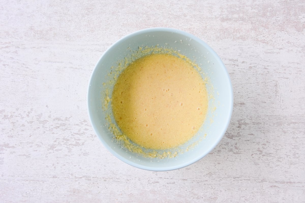 Añadimos el huevo, el yogur y el zumo