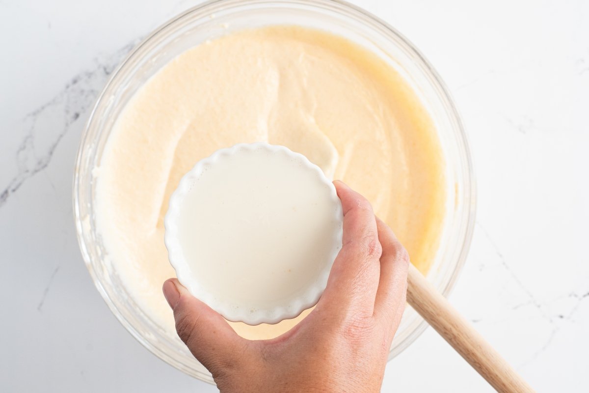 Añadimos la gelatina de la mousse de melocotón