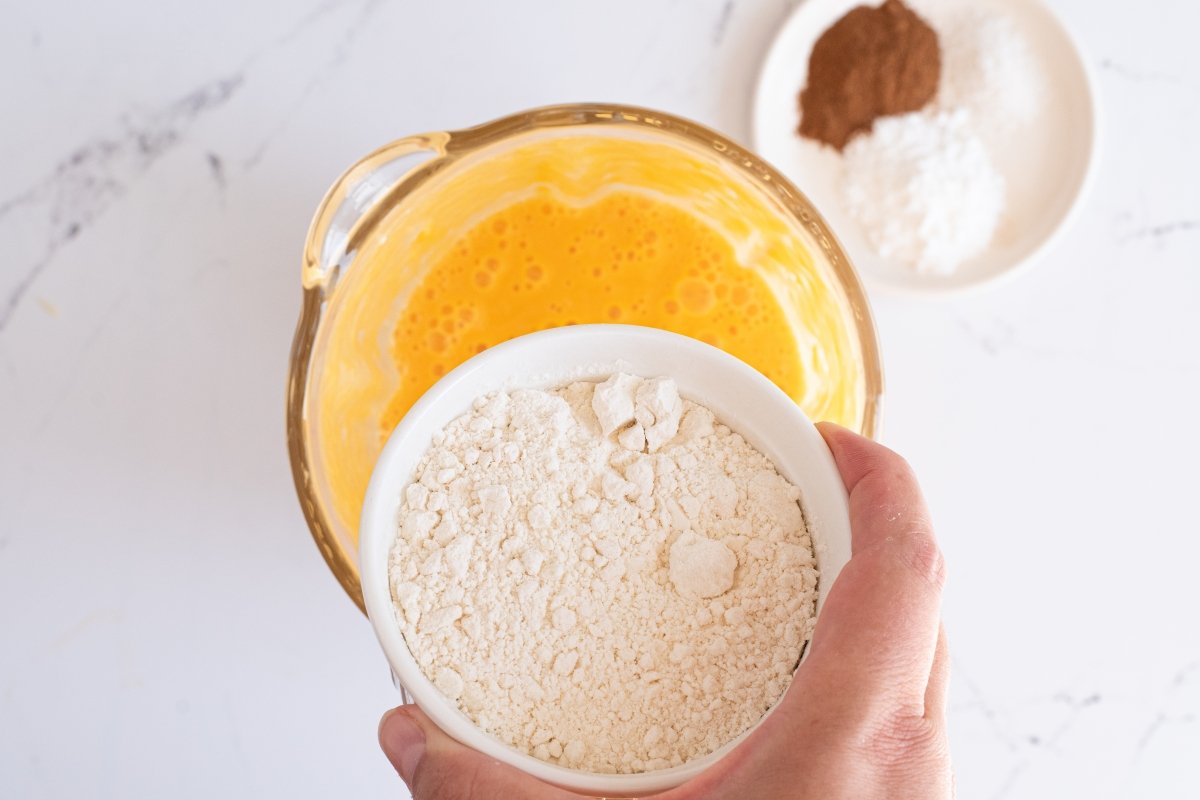 Añadimos la harina de la torta de auyama