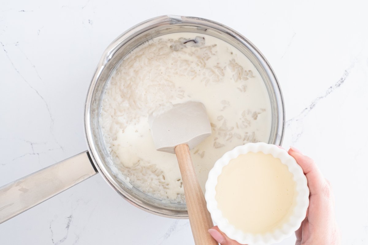 Añadimos la leche condensada y la nata