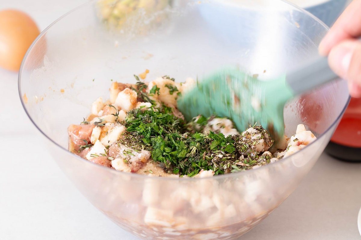 Añadimos las hierbas aromáticas y las especias