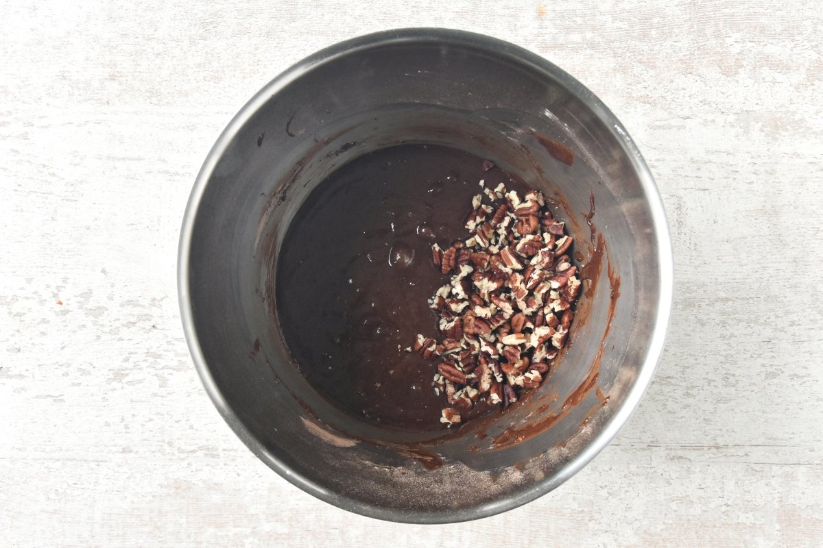 Añadimos las nueces picadas