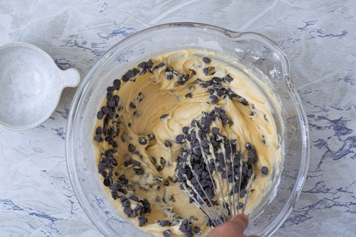 Añadimos las pepitas de los muffins con pepitas de chocolate