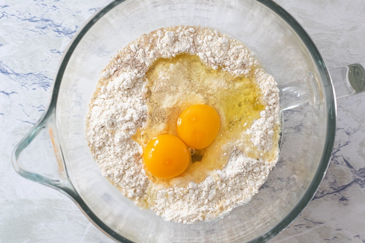 Añadimos los huevos del Roscón de Reyes