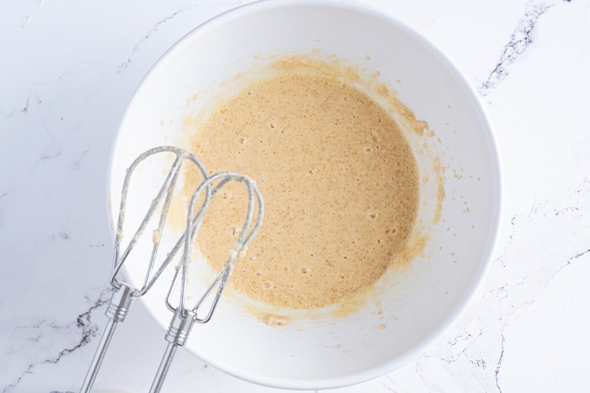 Añadimos los huevos del sticky toffee pudding