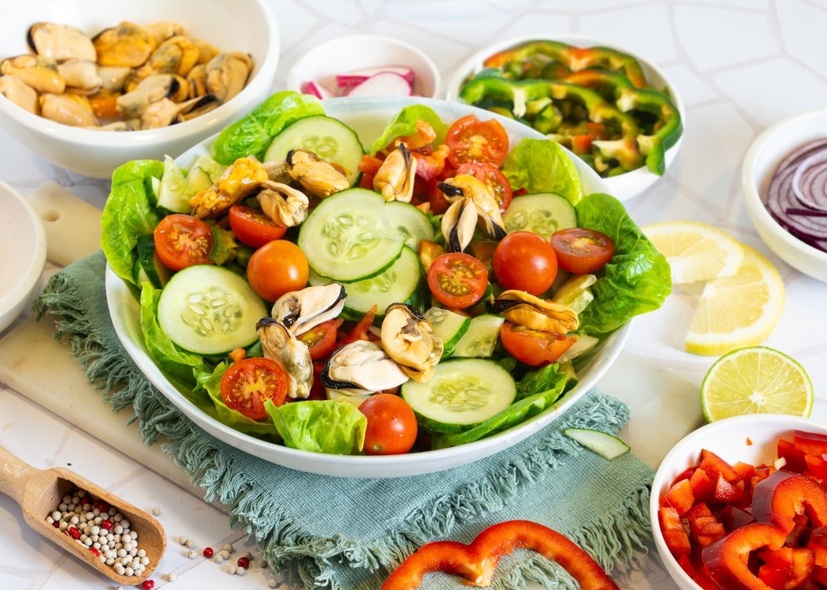 Añadimos los mejillones a la ensalada de mejillones