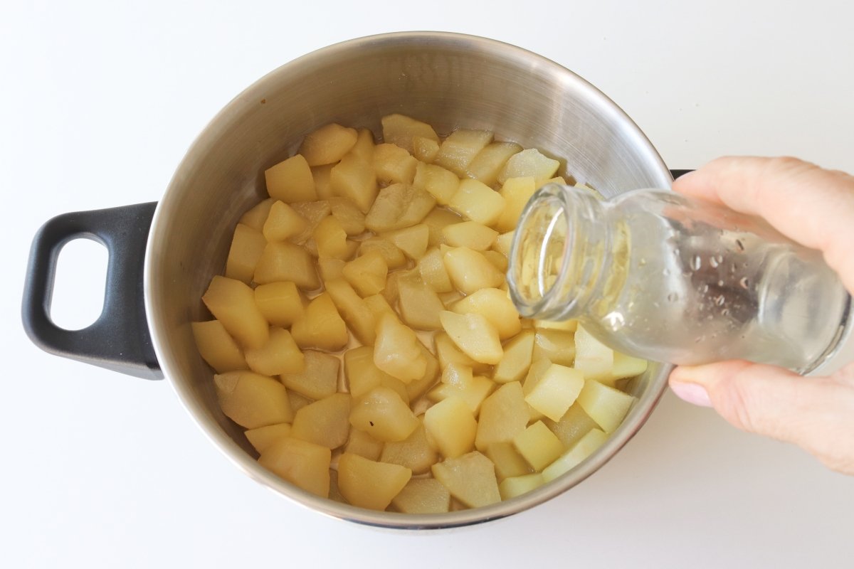 Añadir agua compota de pera