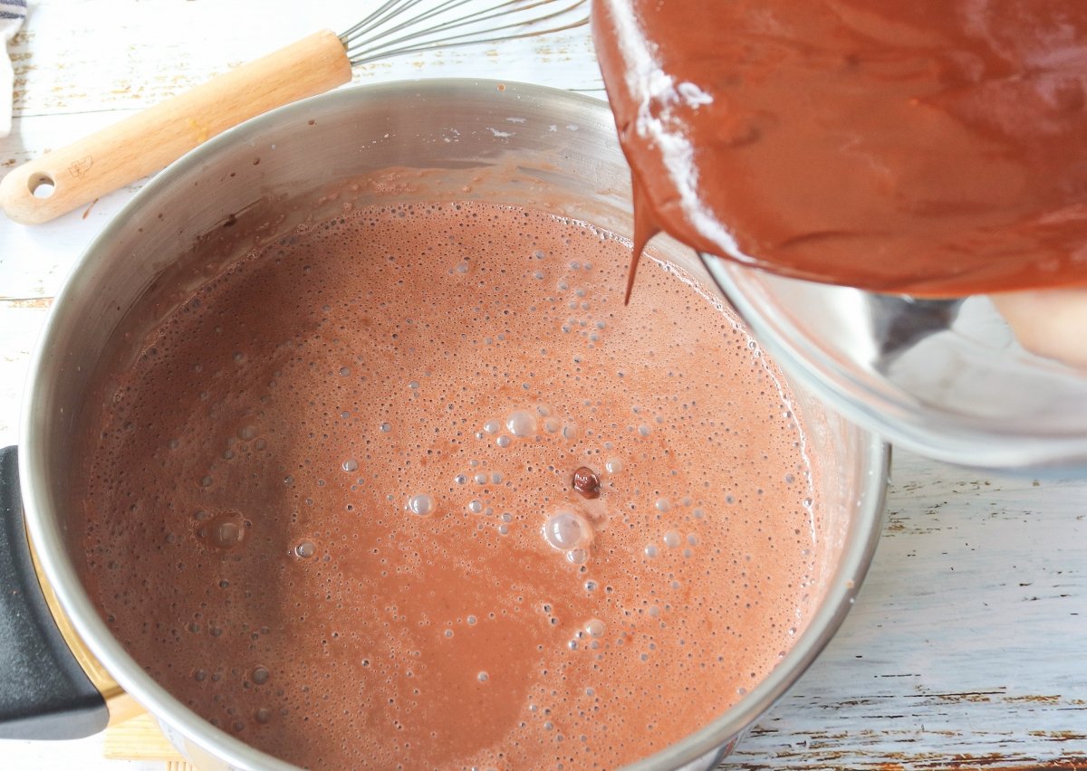 Añadir chocolate marquesa de chocolate