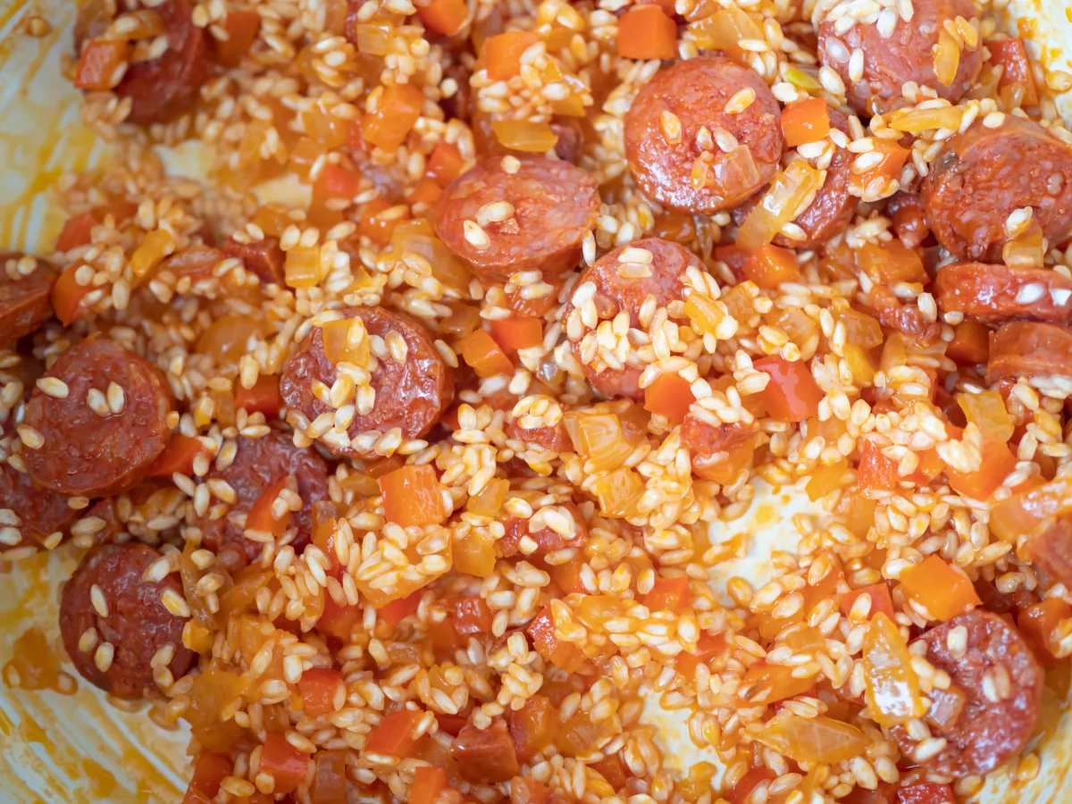 Arroz con chorizo 6 añadir el chorizo y el arroz para el arroz con chorizo *