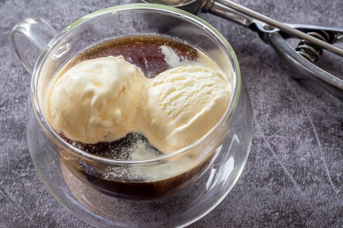 Add ice cream to scotch coffee