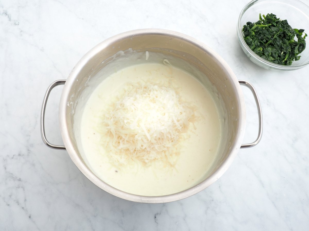 Añadir el queso a la bechamel