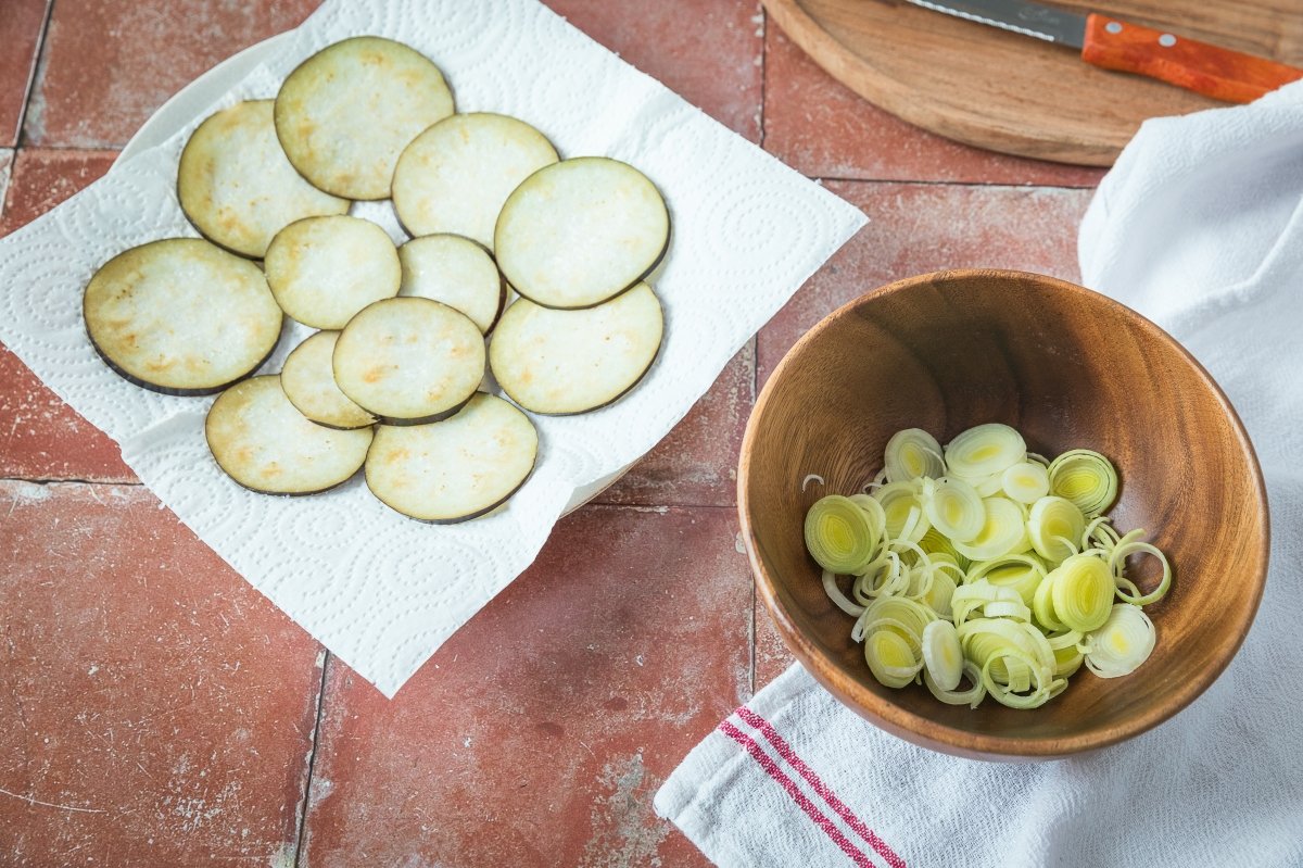 Añadir el resto de ingredientes a la pizza
