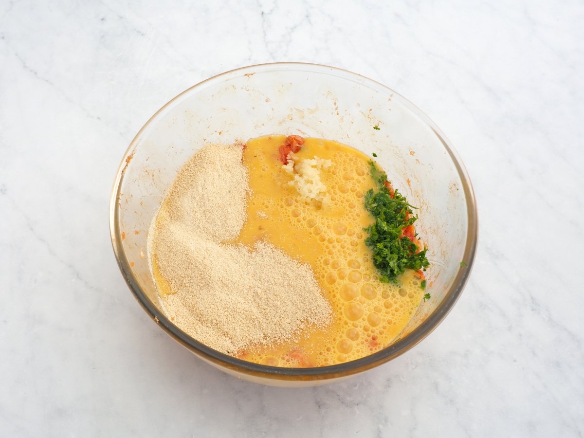 Añadir el resto de ingredientes de las pelotas
