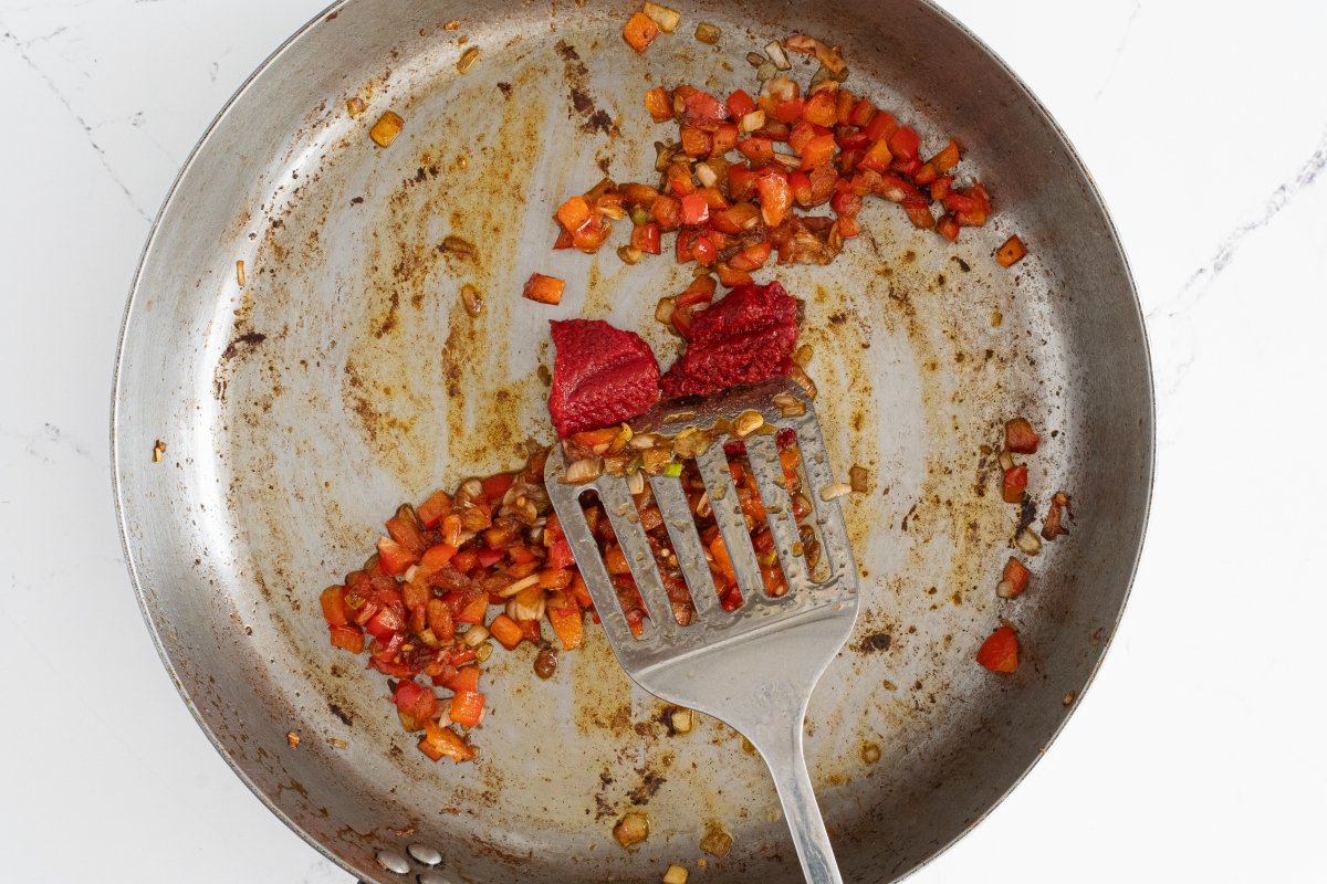 Añadir el tomate concentrado