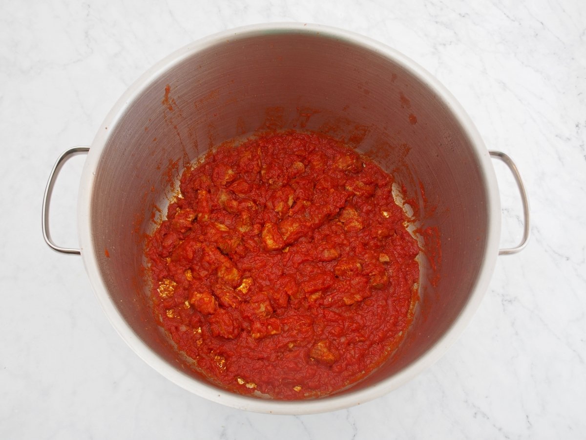 Añadir el tomate triturado para la harira