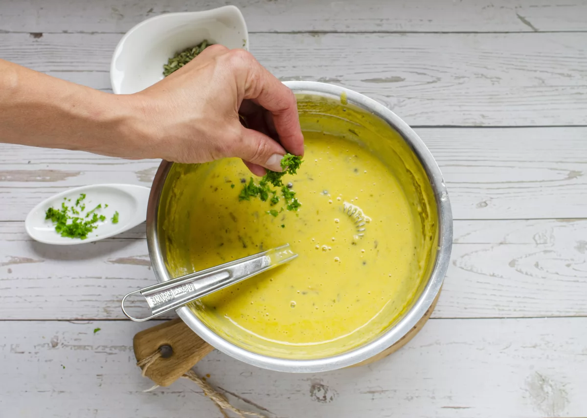 Salsa bearnesa 6 Añadir hierbas aromáticas a la salsa bearnesa *