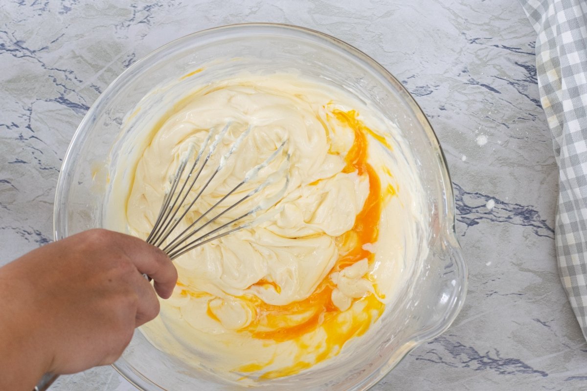 añadir huevos tarta de queso mascarpone horneada