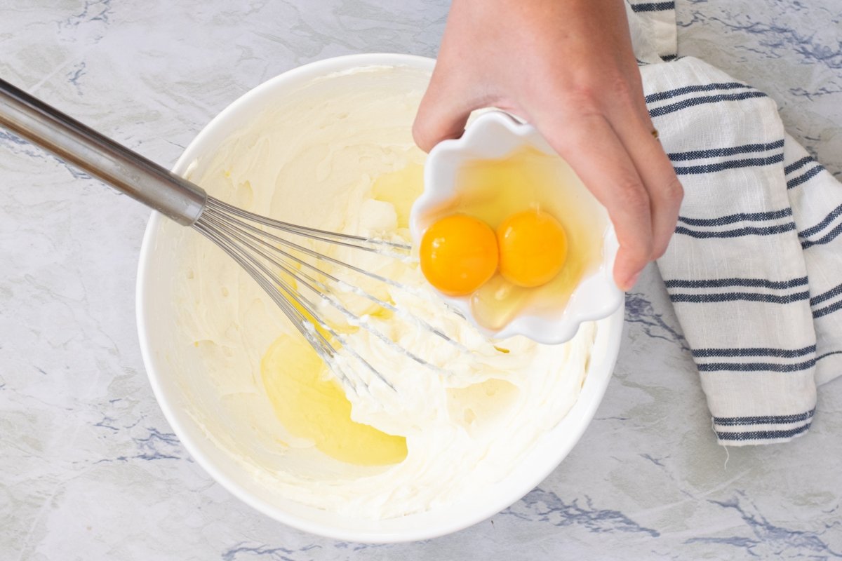 añadir huevos tarta de queso y limón al horno