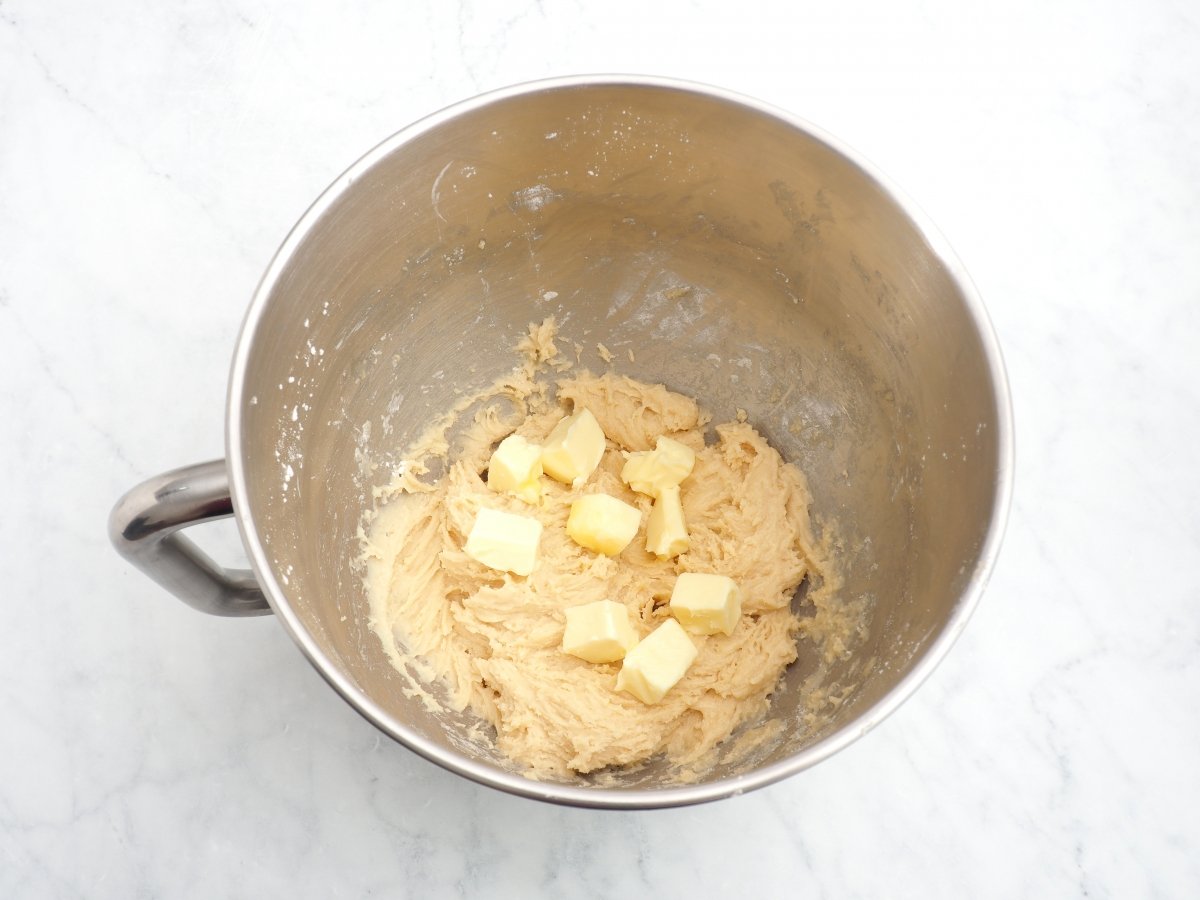 Añadir la mantequilla en pomada