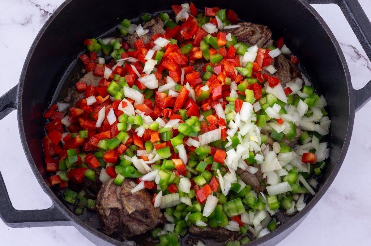 Añadir las verduras de los garbanzos estilo turco