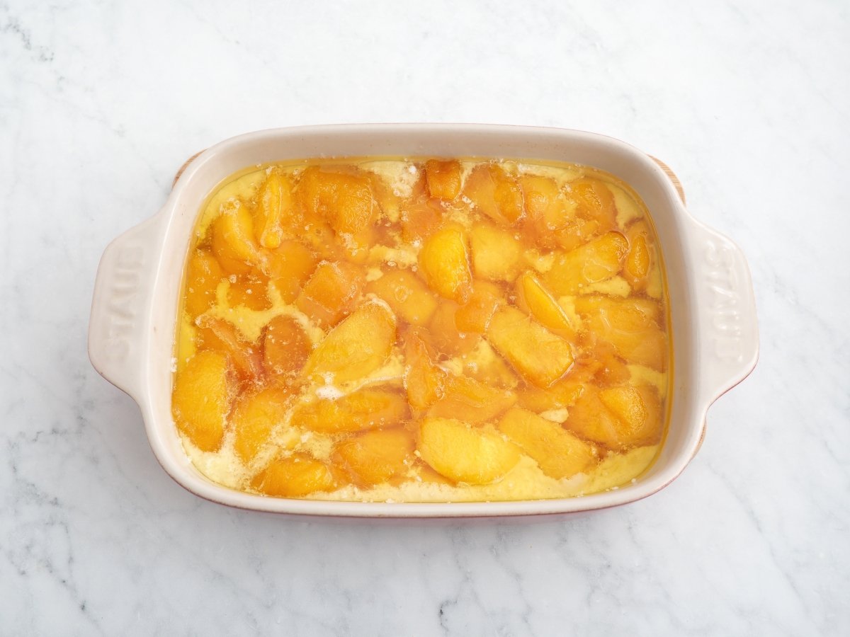 Añadir los melocotones caramelizados