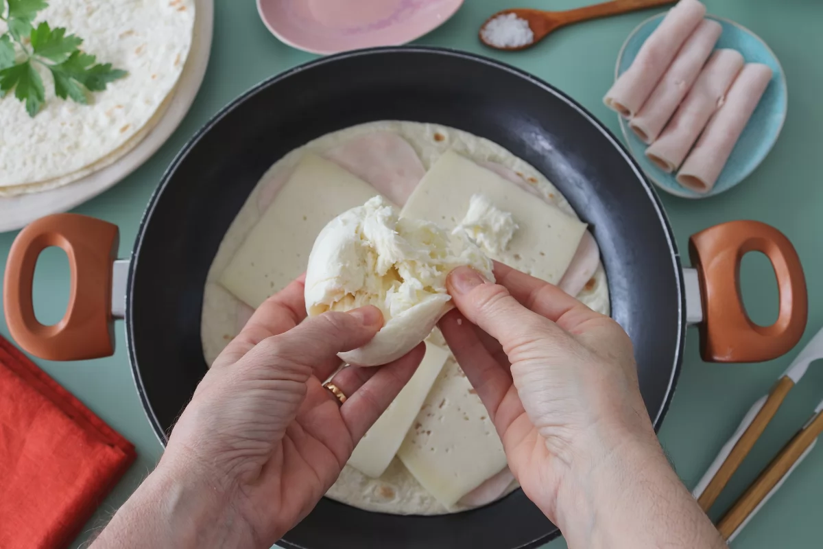 Añadir manchego y mozzarella sincronizadas de jamón y queso