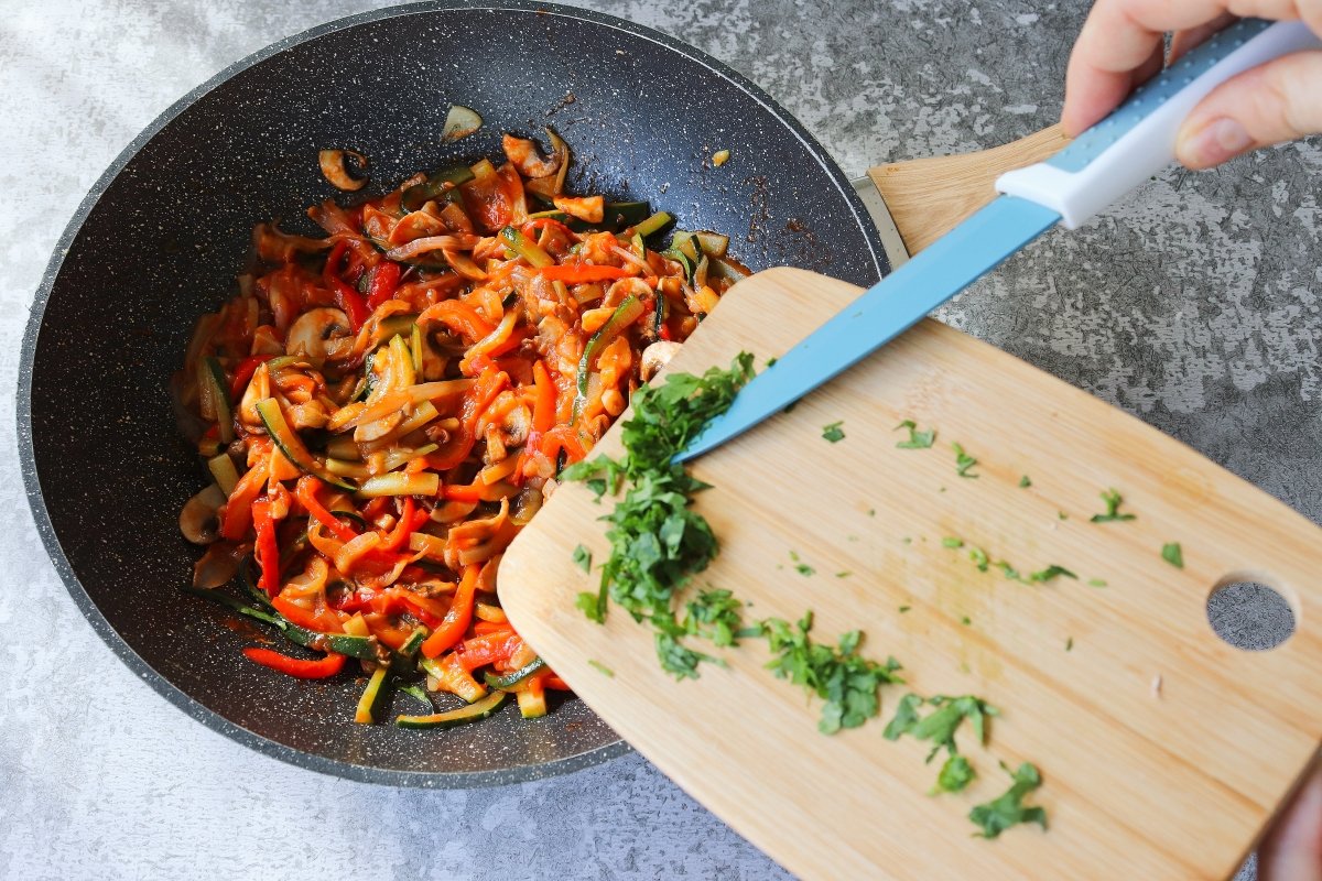 Añadir perejil empanada de verduras